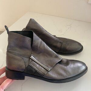 Johnston & Murphy Metallic Gray Leather Boots